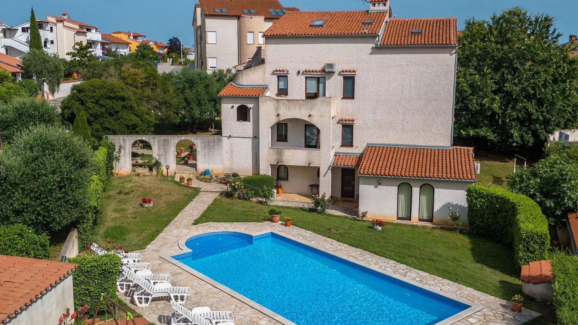 Amazing Apartment In Medulin With Kitchen 0*,